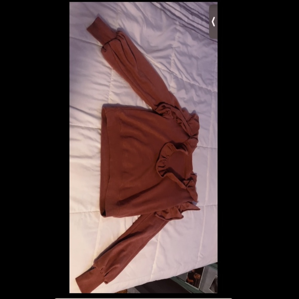 longed sleeve crewneck